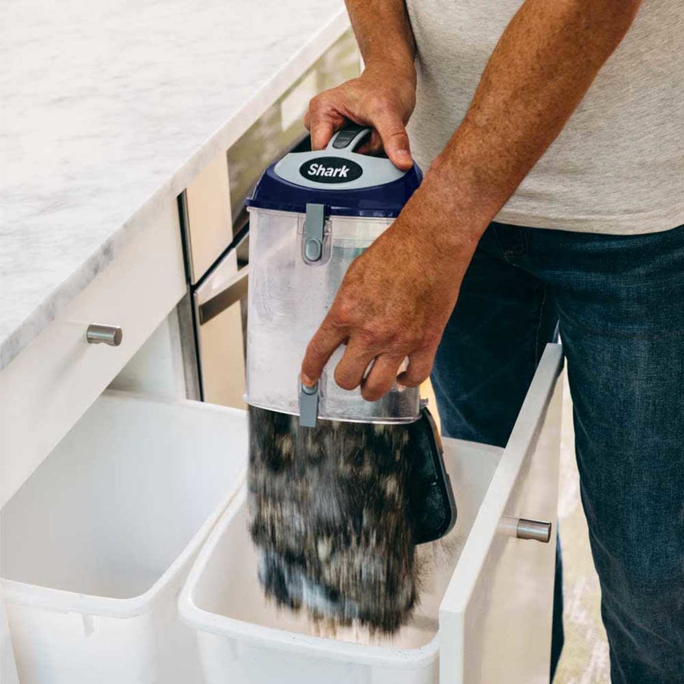 Shark Navigator Deluxe Upright Vacuum - Image 8