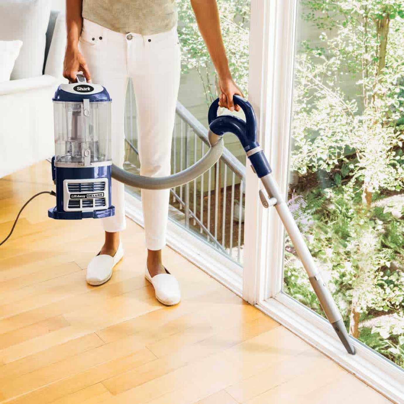 Shark Navigator Deluxe Upright Vacuum - Image 3