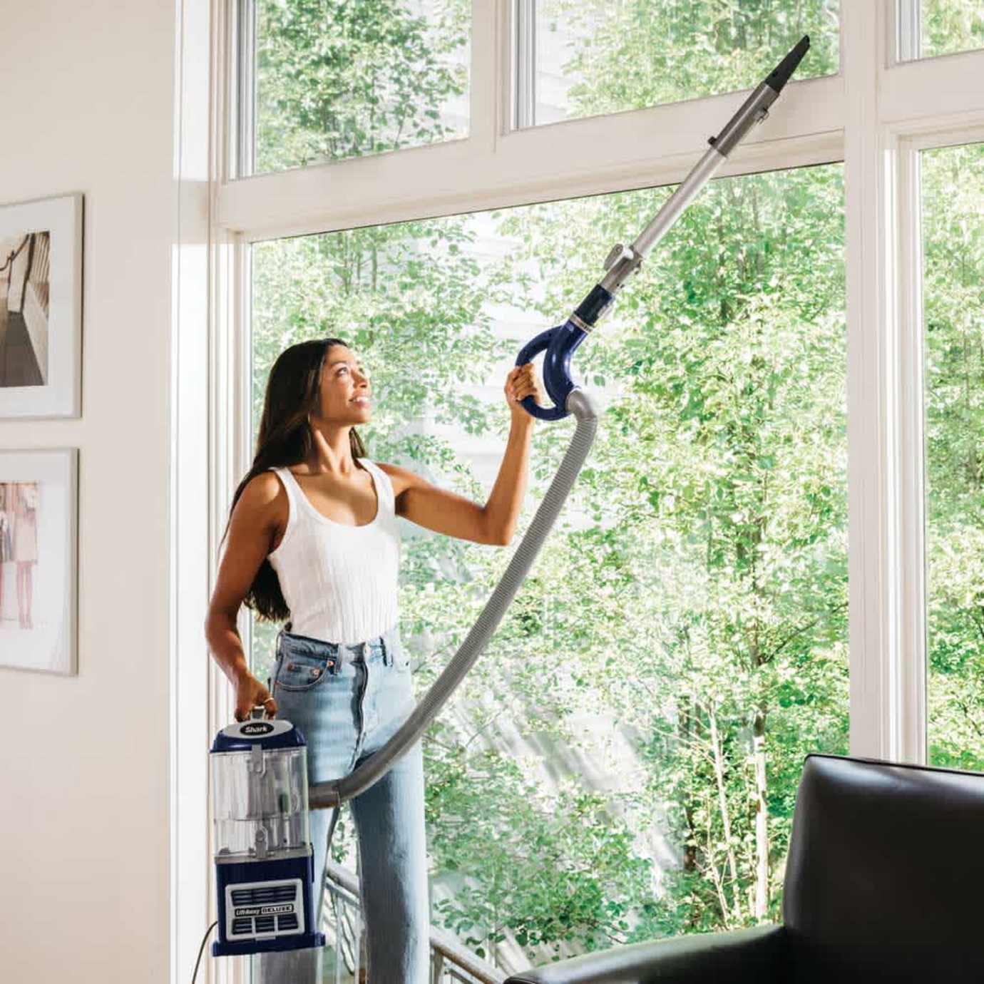 Shark Navigator Deluxe Upright Vacuum - Image 4