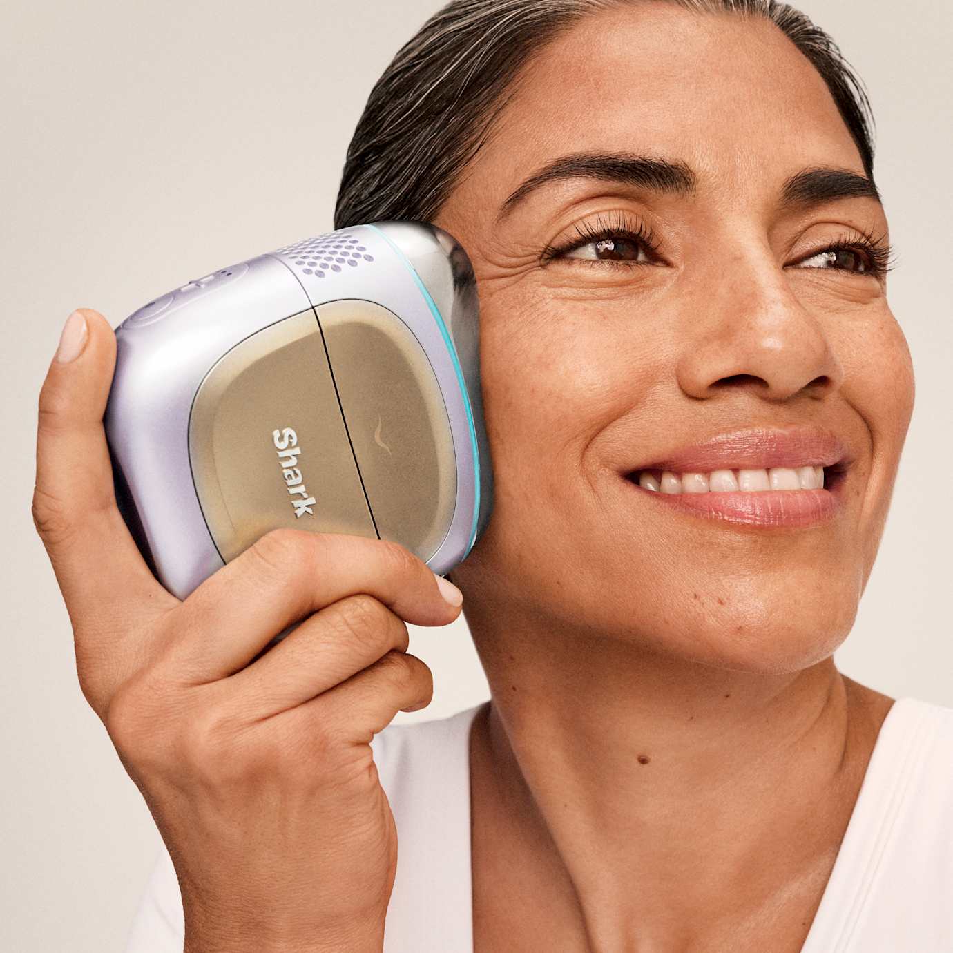 Shark CryoGlow, FacialPro Glow & Depuffi Bundle - Image 4