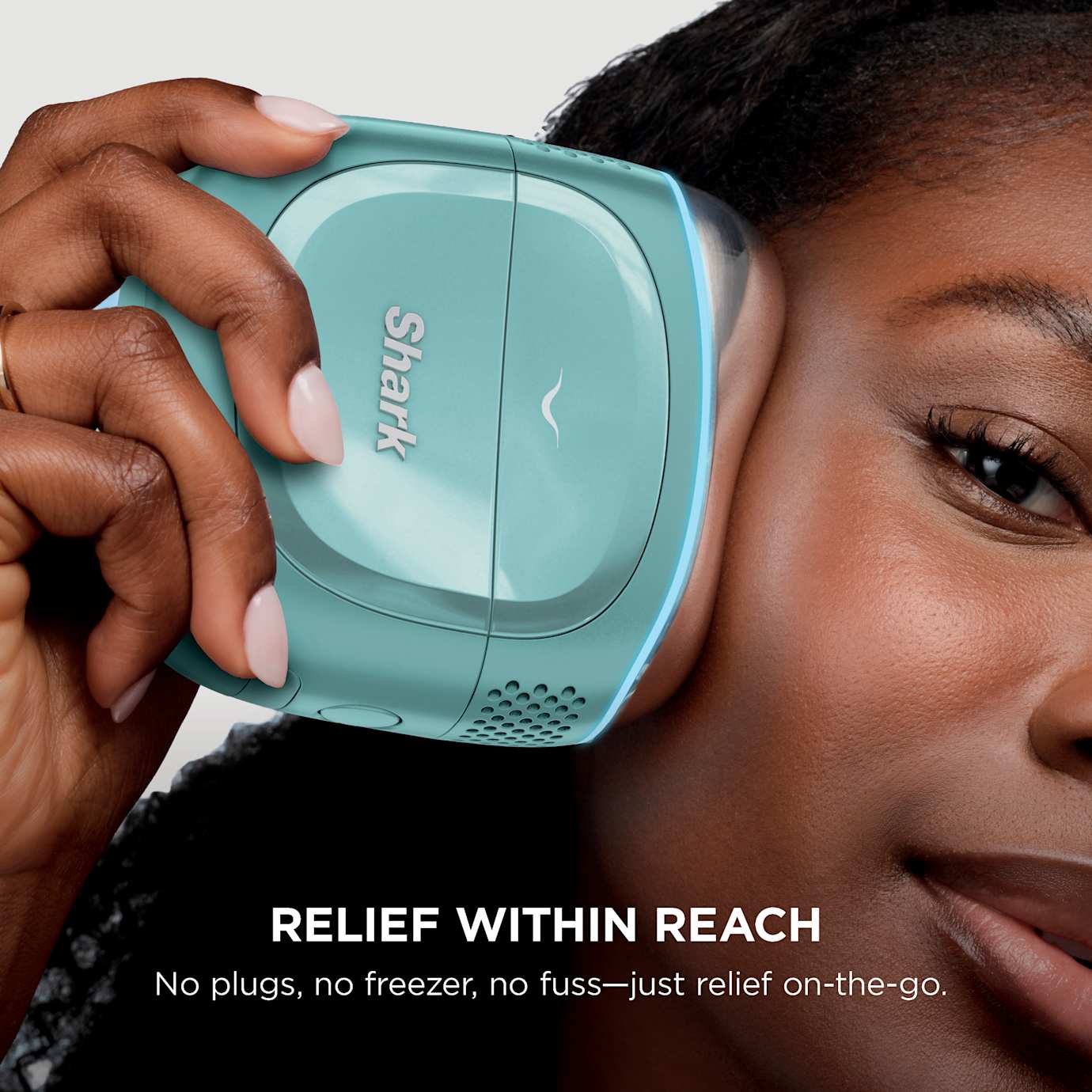 Shark Depuffi Contrast Therapy Device in Pink - Image 5